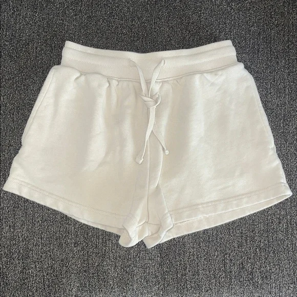 YoungLA a Woman’s Cream Ribbed waistband Drawstring and pockets Shorts Sz Small - Picture 1 of 10